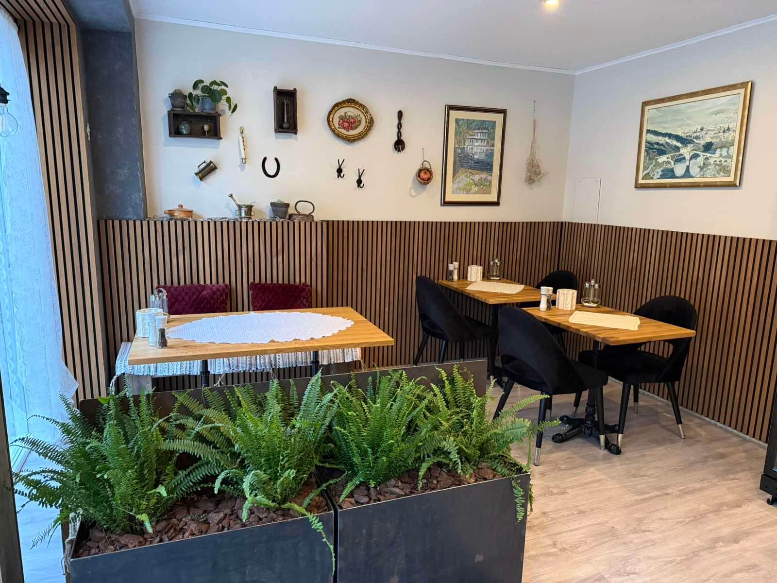 Hercegovina Restaurant facade om aftenen